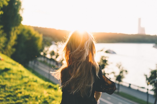 woman_at_sunset