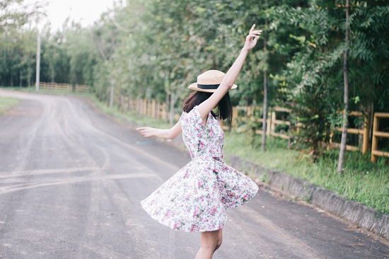 woman dancing