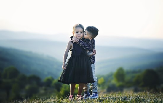 children kissing