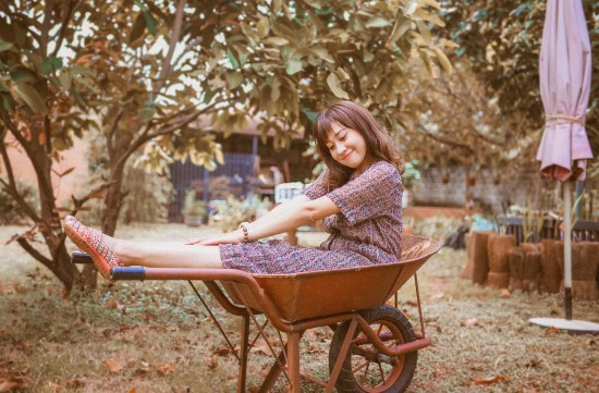 girl in wagon